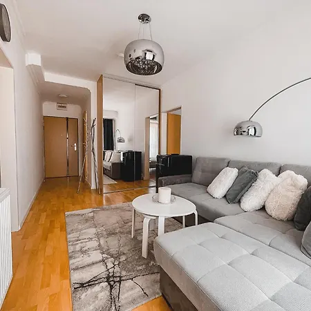 Alice's Lakeside Escape Apartment Siofok